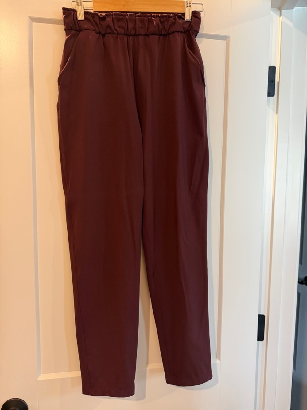 Lululemon High Rise Stretch 7/8 Size 4 in Burgundy